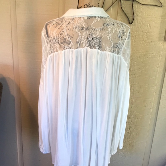 SOLD-Buckle Gimmicks top - Picture 2 of 4